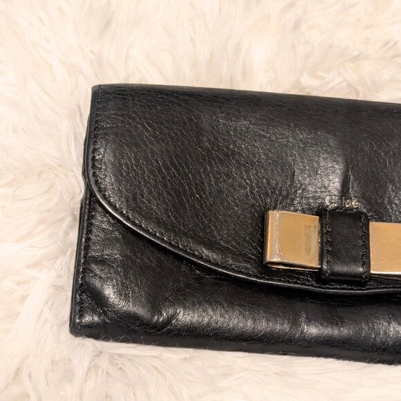 Chloé, Long Wallet Black Leather with Gold Bow Detail - Picture 6 of 13